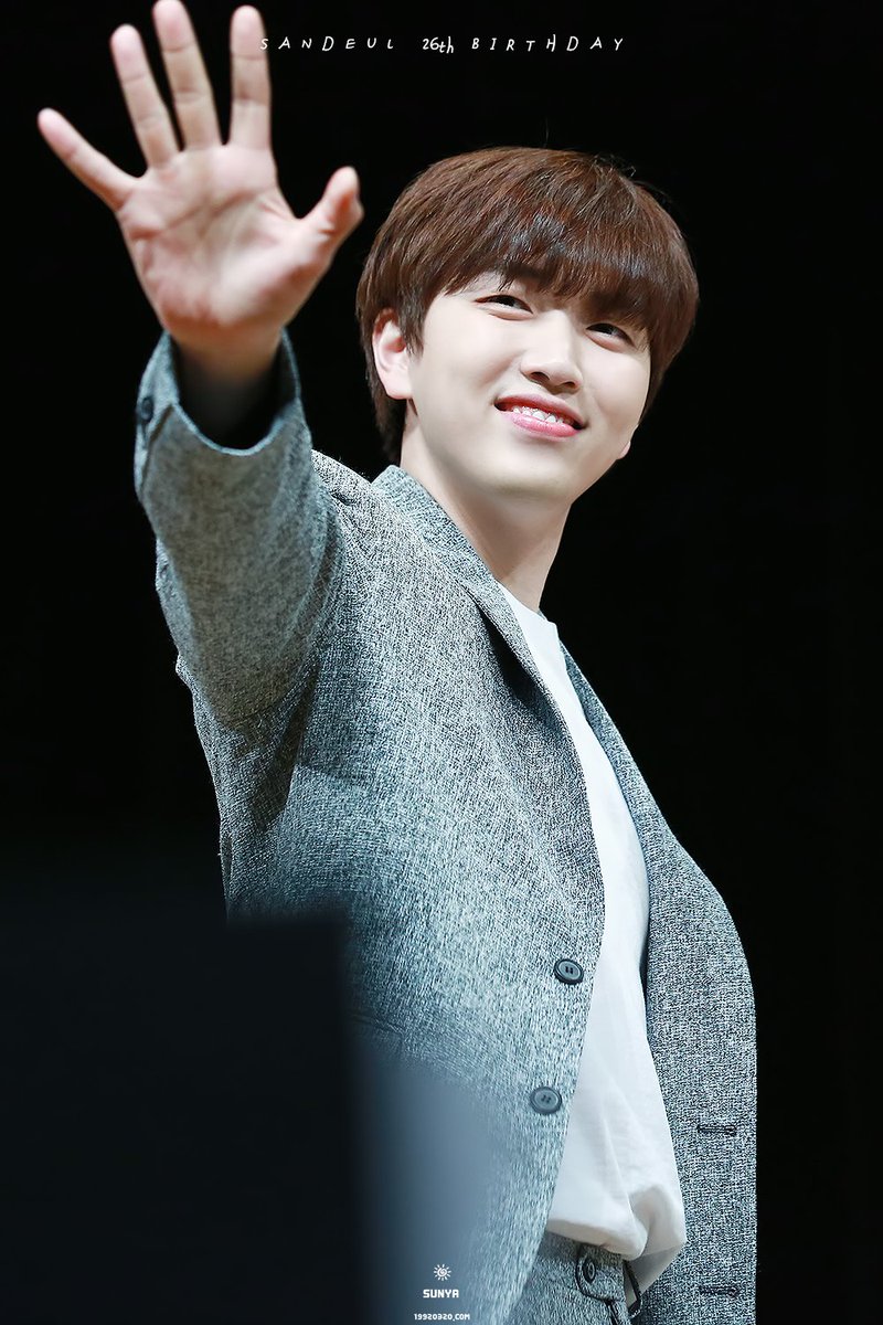 deulpics's tweet image. 👋 waving at the direction of love ♥️
©sunya &amp;amp; summer in bloom