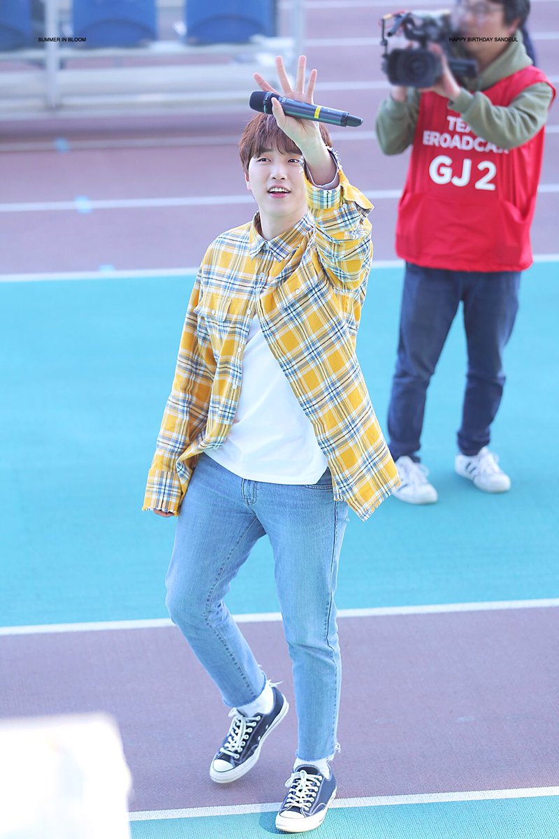 deulpics's tweet image. 👋 waving at the direction of love ♥️
©sunya &amp;amp; summer in bloom