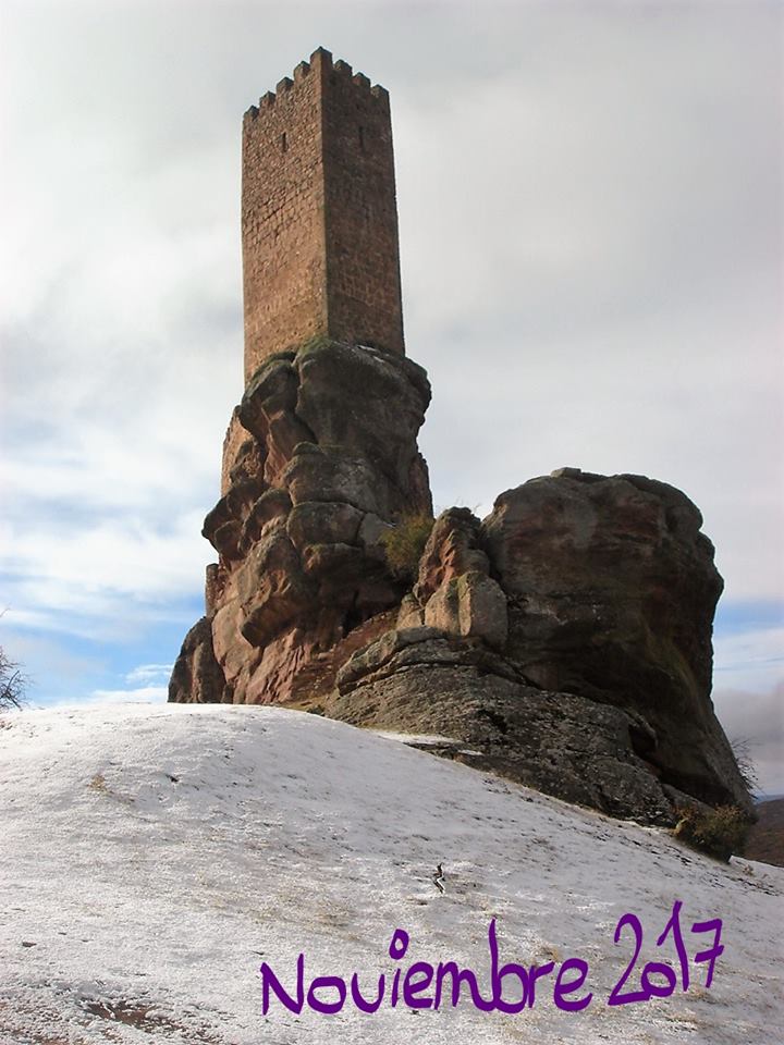 castillodezafra's tweet photo. Foto del 8 noviembre. Primeras nieves de la temporada. https://t.co/Z4LSX19nk8