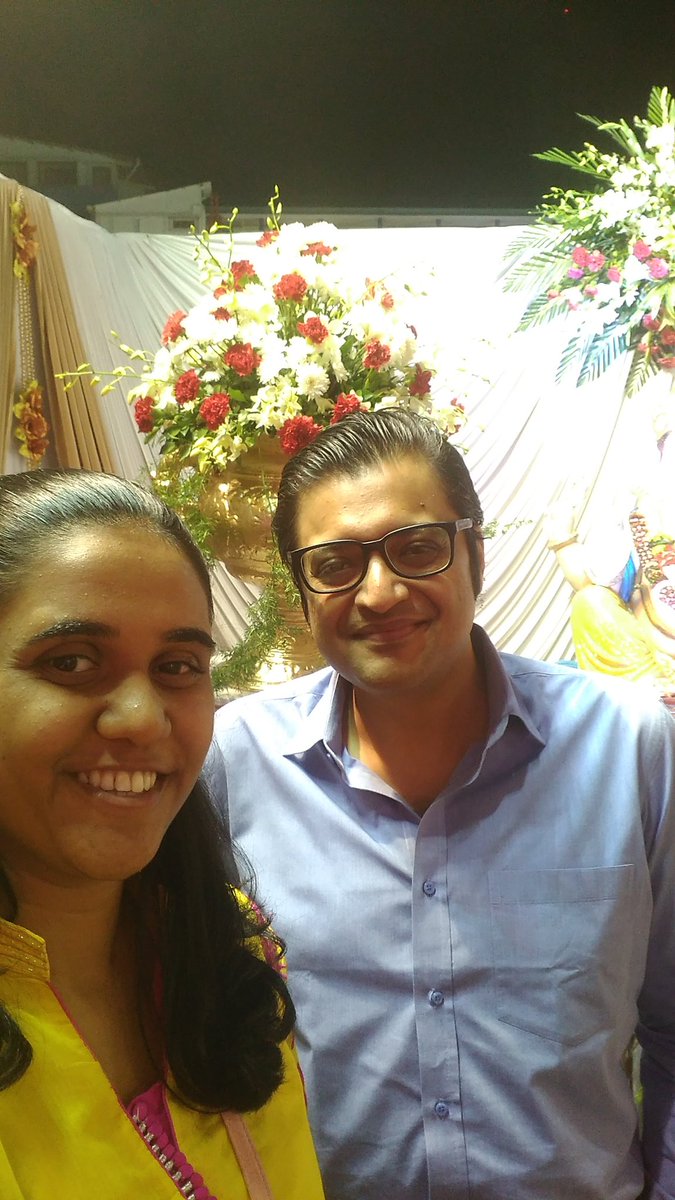 BelwalkarNeha's tweet photo. The Fangirl Moment When I Met My Inspiration...#ArnabGoswami ! 😍😍😍😍 https://t.co/7tztGYrPSD