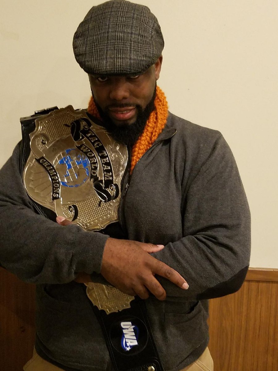CoreyDillinger_'s tweet photo. Last night (Nov 11th) was unreal and Im doing to love this moment. So it back to the gym. 2018 is around the corner. #backonthegrind #DILIGENT #wrestling #Designatedhitters #Diligentlifestyle #closing2017. #Imtheman #Uwaelite https://t.co/l0FCM3EfBk