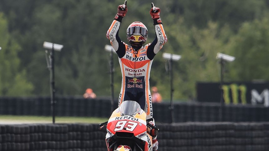 PlatanitooP's tweet image. Grande Marc Marquez!! campeón del mundo de MotoGP 2017, demostrando su valía una vez más
