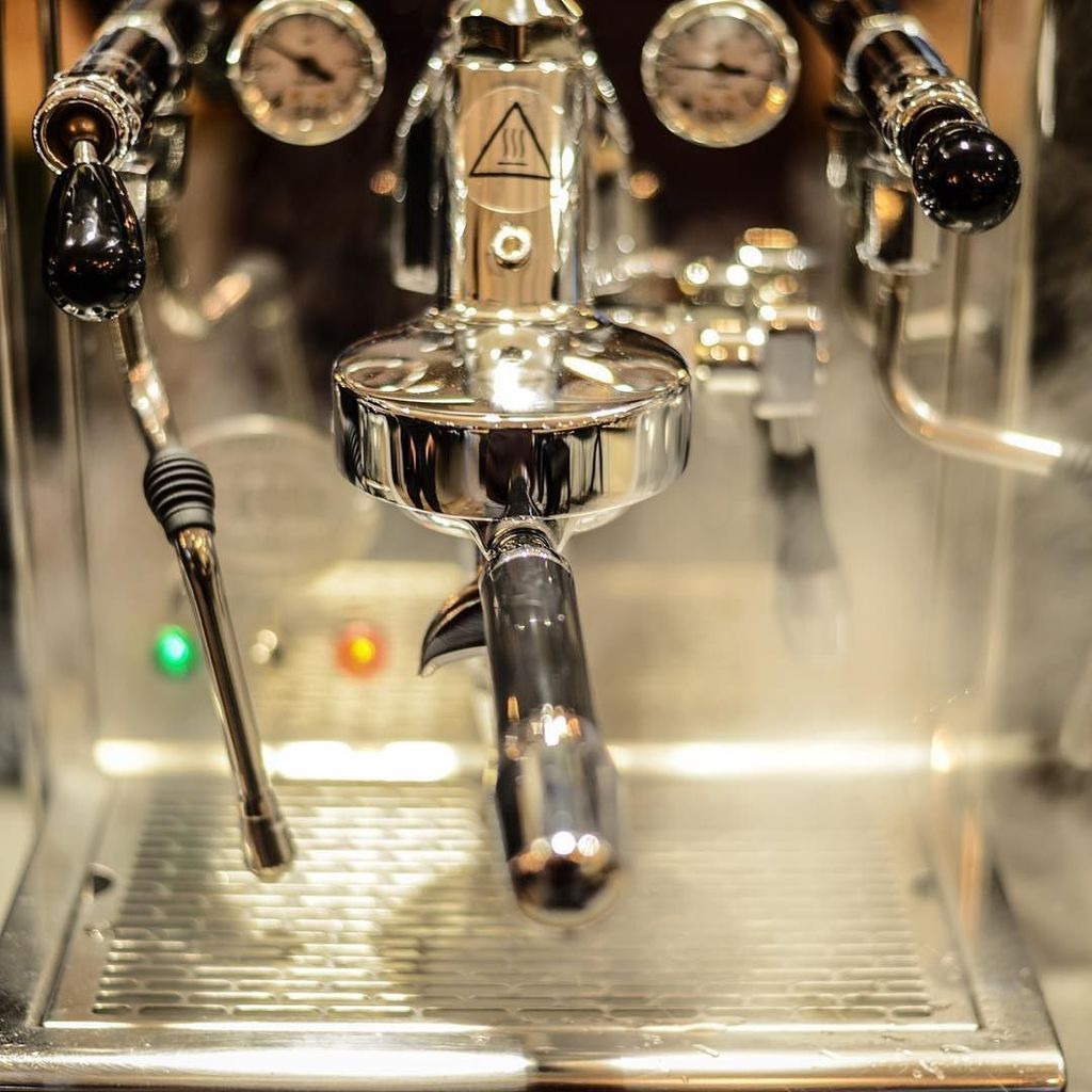 EspressoPerfett's tweet photo. Steam power #espressomakinesi #tekgruplu #ecmespresso #coffee #coffeelover #twitter #espressoperfettotr https://t.co/8VKpckxJA0 https://t.co/3njynj2l43