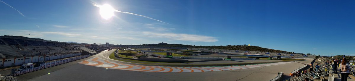 Andreeea46's tweet photo. Y por 6° año consecutivo... Aquí estamos!! @CircuitValencia #Cheste2017 #MotoGP #GoVale https://t.co/u31oMEpeZW