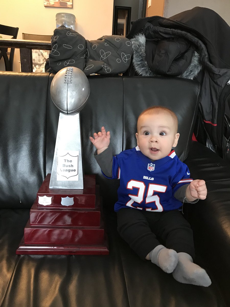vinylcush's tweet photo. We’re gonna set up a table soon..#Billsmafia https://t.co/c3y3Ky0qAA