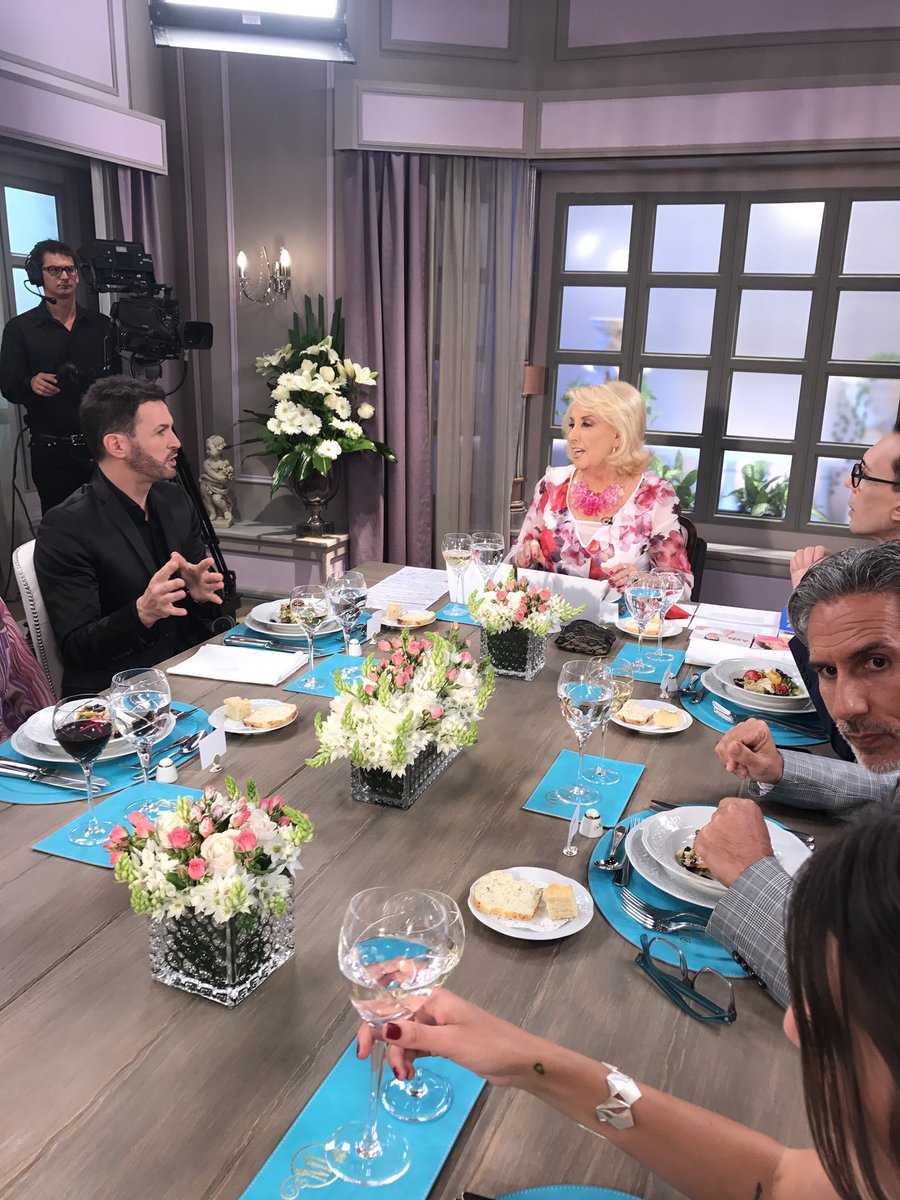 AxelOficial's tweet photo. Ya estamos en la #Mesaza de @mirthalegrand #AxelEnML https://t.co/jXsKjFojfp