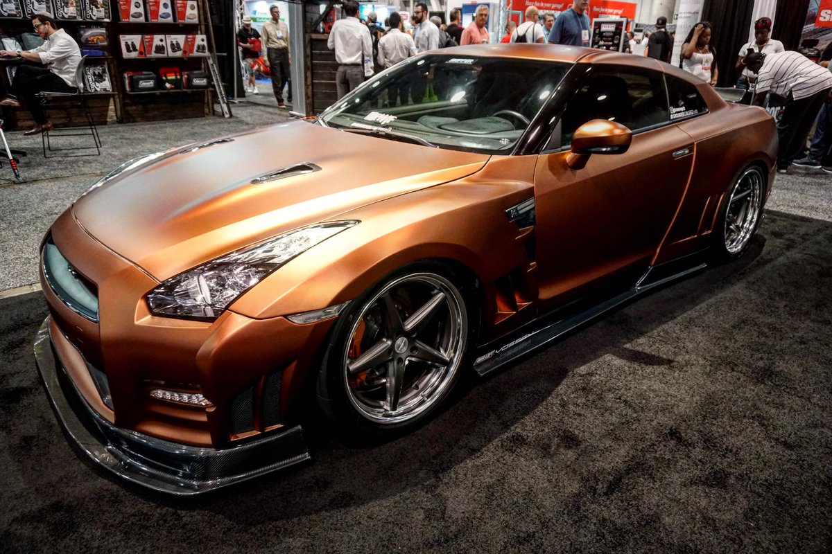 SpeedMinistry's tweet photo. Another divider! What do you think of this Nissan GT-R colour? #SpeedMinistry 🤙🏼 https://t.co/aAXA8ibx88