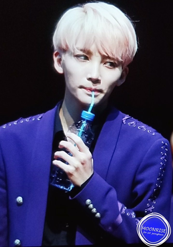 moonrise1004's tweet photo. 171112 목동 팬싸 #윤정한 #정한 #JEONGHAN #세븐틴 #SEVENTEEN 
물 마시는 것 조차 화보인생😘
정한아 오늘 하루도 수고 많이했어❤️❤️❤️
@pledis_17 https://t.co/jp2T5k44T6