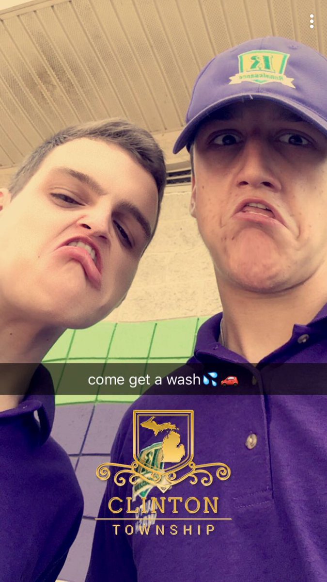 A_Vitale5's tweet photo. @andrew_bloom_ happy birthday brotha, live it up💰 #rellos https://t.co/QC07XbgCxw