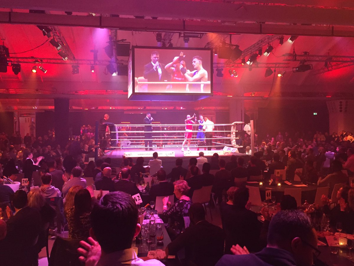 DianaSchultzRTS's tweet photo. De Rotterdamse Rex Meijer (Rotterdam Boxing) wint zijn partij tijdens #WorldPortBoxing #Rotterdam #talent #boksen https://t.co/w8iugOrRcO