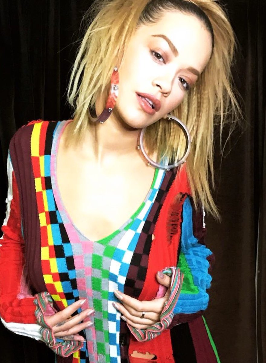 How beautiful is my girl @Mia_Grey1 .. *Psst, I think her boobs are getting bigger that's why she keeps holding them 😂*