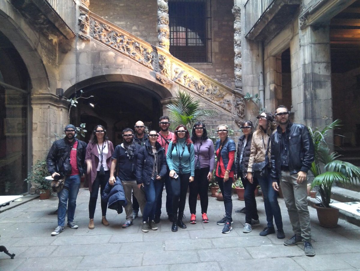 entre7maletas's tweet photo. Hoy hemos visto como era la #Barcelona medieval en 3D con @PastView
#pastviewexperience #pastviewbarcelona #bcntb @bcnTB @MueroPorViajar @Estelamgm @DeProntoABordo @HypeinTokyo @BeatrizLizana @soldeBarcelona @whereUnowjordi https://t.co/0Tj59WP8Ib