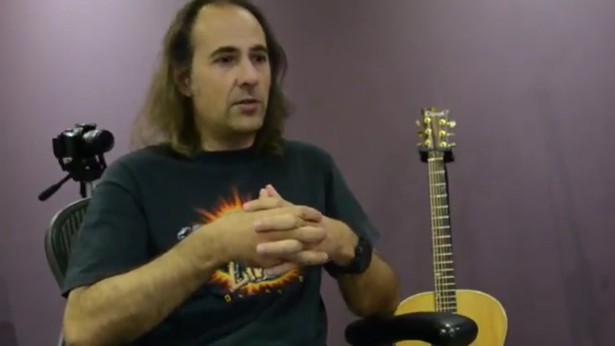 leyendarock's tweet photo. Deja que Antonio S. Montemayor te cuente curiosidades del nuevo disco de LEYENDA y de 22 años de banda #makingof #cibernética
https://t.co/9rliNS36Ze https://t.co/RiZCB5N7Zn