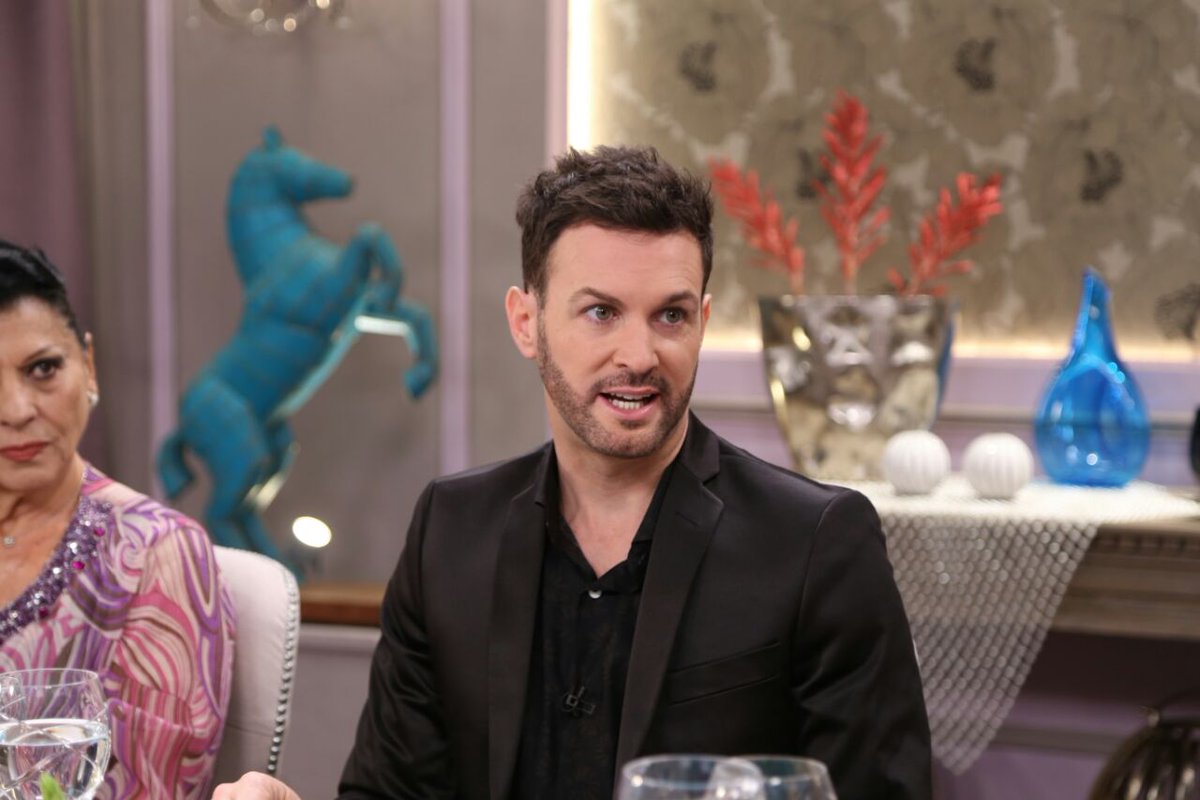 mirthalegrand's tweet photo. Molestaba ver que tomaban las donaciones como propias, dijo @axeloficial en la #Mesaza #AlmorzandoConMirtha https://t.co/MU1CGLR3Tu