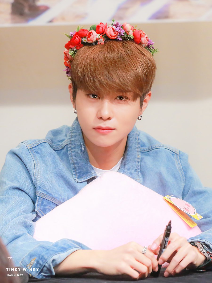 JIAHNnet's tweet photo. 171112 용산 팬싸
꽃보다 아~름!다!워!💕🌺🌸🌷
#in2it #인투잇 #지안 #jiahn #유지안 https://t.co/4XPfUmistZ