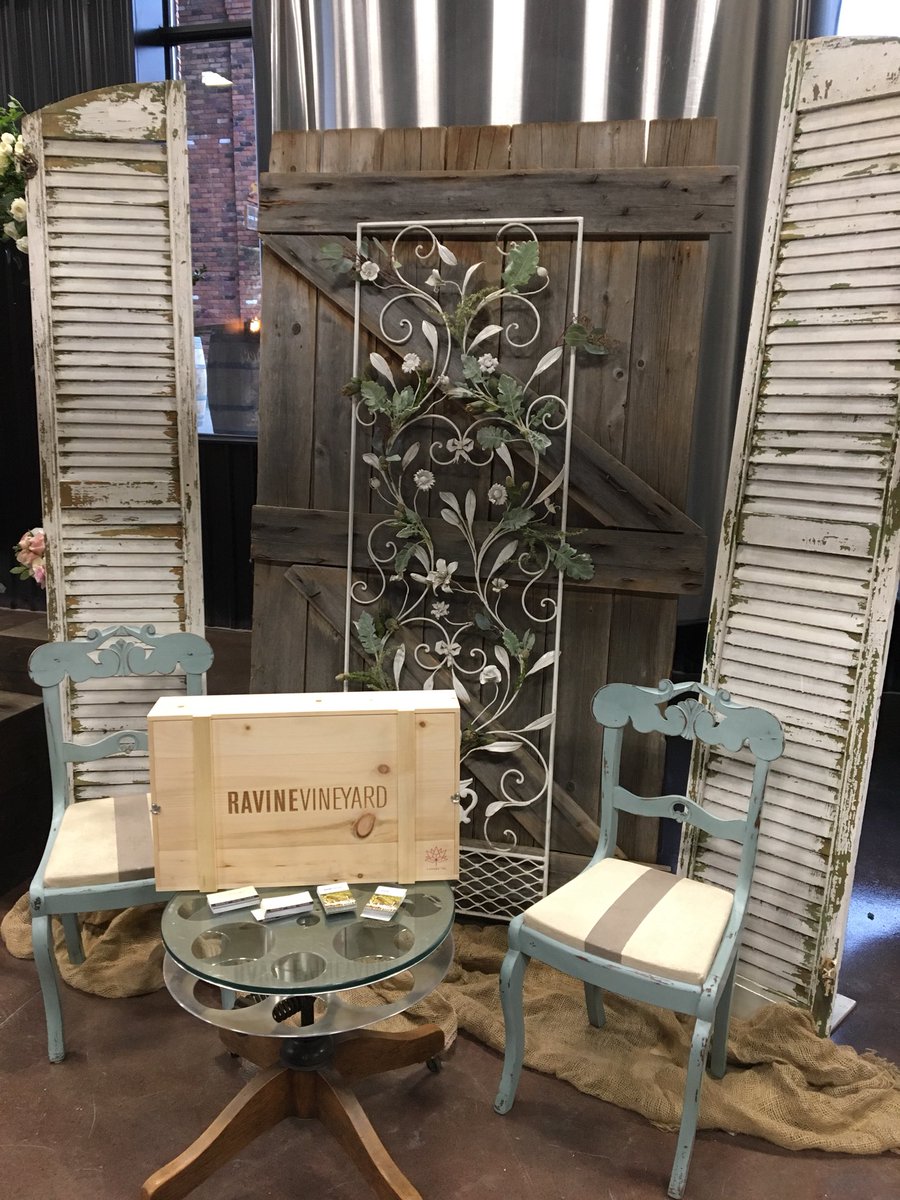 RavineVineyard's tweet photo. Stop by our booth @vineyrdbrideโs #TheFirstLook Wedding Show and try our #LowreyBros Peach Cider at the bar! ๐๐ฅ๐ #firstlook2017 https://t.co/orzVsRaW7e