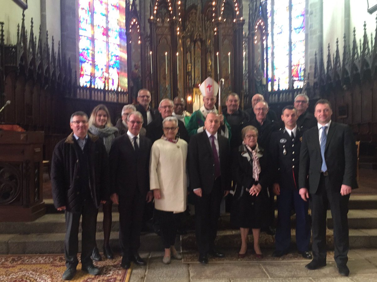 FrancoiseGatel's tweet photo. À Bazouges La Perouse, Petite Cité de Caractère, célébration de la très belle restauration de l'Eglise. #bazougeslaperouse #Inauguration https://t.co/ZX1Wre4Cpn