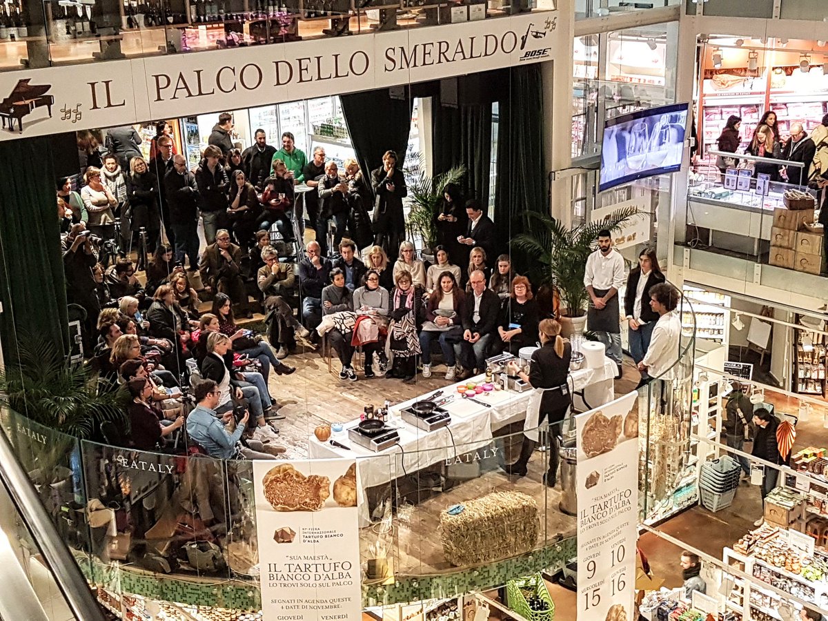 Lo show-cooking della food blogger <a href="/ChiaraMaci/">Chiara Maci</a> per <a href="/enelenergia/">Enel Energia</a> oggi a @EatalySmeraldo #EatalySmeraldo #Eataly