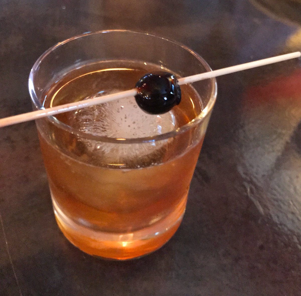 PortugueseChef's tweet photo. MAKER'S MANHATTAN
Maker's Mark Bourbon | Splash of Maraschino Cherry Juice | Sweet Vermouth | served up | Garnished with a Luxardo Cherry.
#markersmanhattan #manhattancocktail #ctdelicious #sonorestaurant #sono #norwalkct #killerbsono #ctcocktail #ctdrink #drink #cocktail https://t.co/0uEemDrN5u