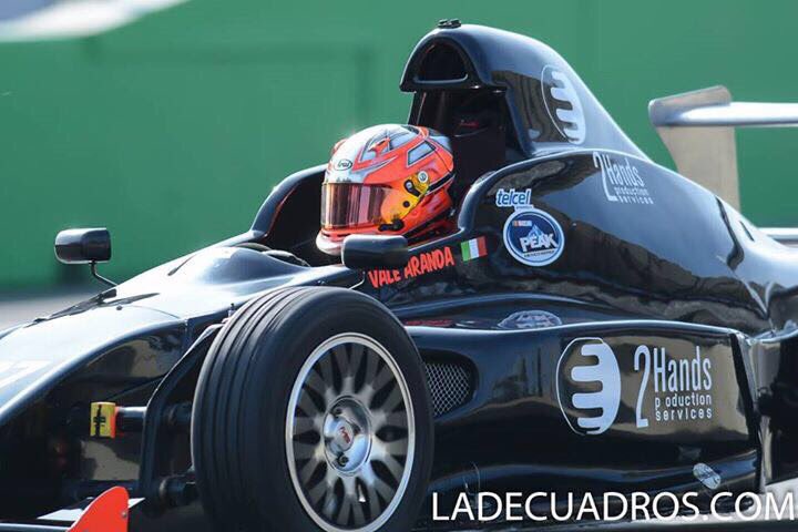vale_aranda27's tweet photo. Estoy muy contenta con mi resultado porque logré terminar la carrera y ese era el objetivo de hoy; P16 perdiendo una posición en la arrancada, gracias a todos por el apoyo en especial a mi familia y a @2HandsProServ
#girlpower #ValeAranda27 #2handsps https://t.co/jaXlaMBhGr