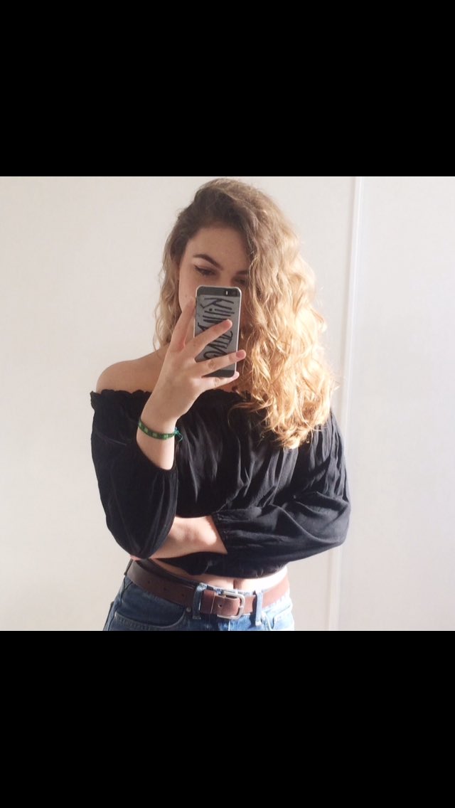 lola_jurrius's tweet photo. #PostTesBouclettes @monaa_rg https://t.co/905Ol6fTWl