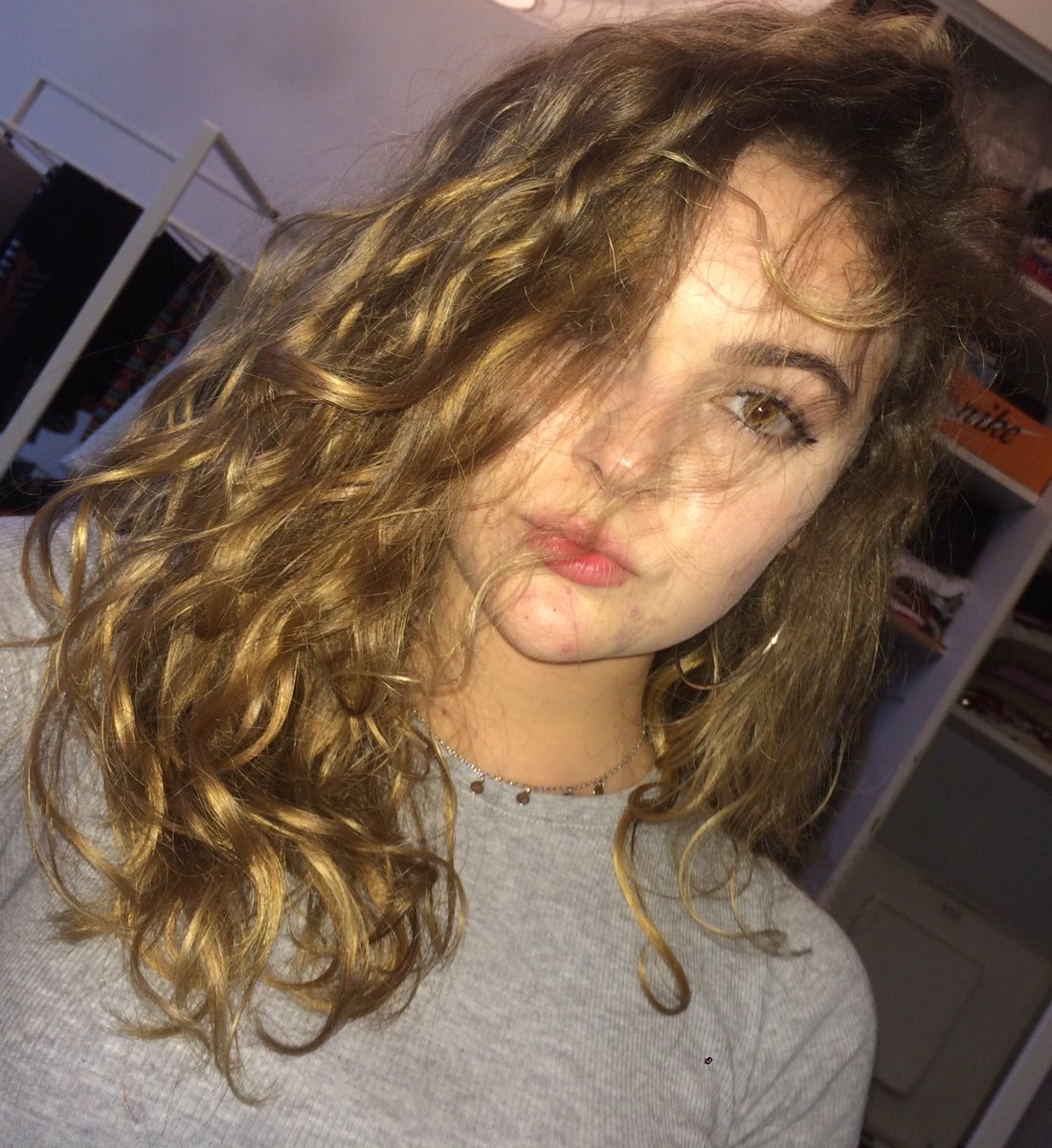 lola_jurrius's tweet photo. #PostTesBouclettes @monaa_rg https://t.co/905Ol6fTWl