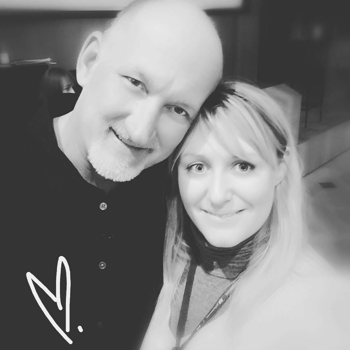 iamnicolebarton's tweet photo. Perfect end to a perfect weekend - connecting with @reidtracy @hayhouse. Lots of inspiration today to help prepare a book proposal & feeling creative! #TheresAStoryInside #SomethingInsideSoStrong #AuthorsOfInstagram #WellbeingWriter #WritersWorkshop2017 #HayHouseUK #ThankYou π https://t.co/qlNb6WrWaW