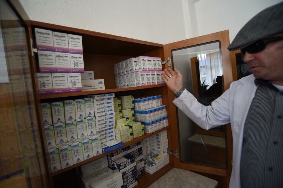 GManastirliu's tweet photo. Fatmiri punon prej 15vitesh farmacist në spitalin e #Peshkopisë 👉 #shembull për mirëadministrimin e 💊💊 🏥 dhe përkushtimit që çdo terapi të jetë në spital👍🏼 🙏🏼 farmacistëve të sistemit shëndetësor #MShMS https://t.co/epg7UqT9yt