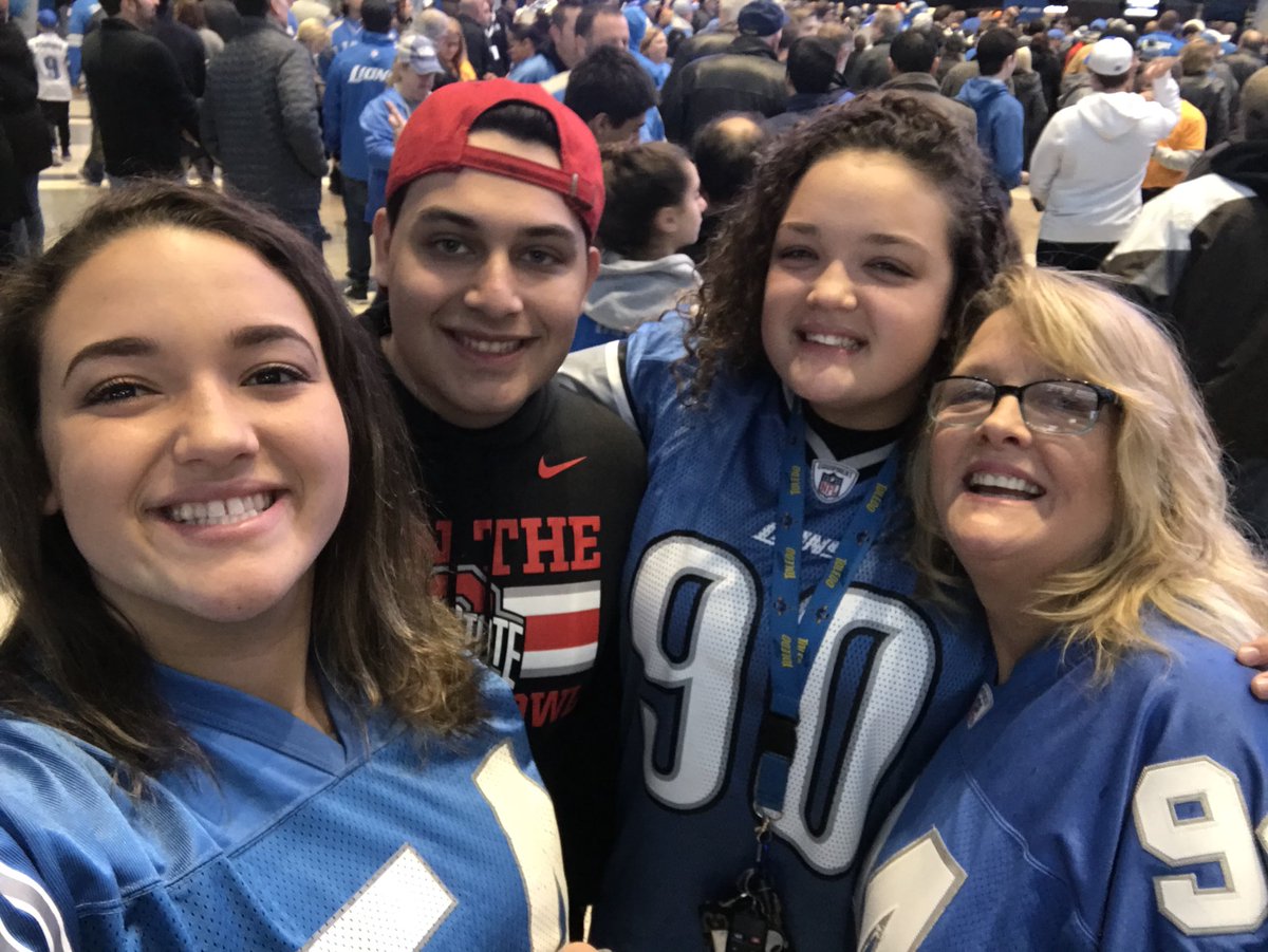 thelillymorris's tweet photo. #onepride https://t.co/rz4X4AVM63