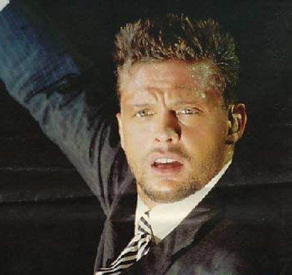 radiofanatica_'s tweet photo. 'SE AMABAN' @LMXLM 

https://t.co/peSgbNCtpB 107.6 FM

Se #amaban como niños, como #dioses nuevos 
como #Ángeles #azules 
se entregaban... 
se amaban, se adoraban... 🎶🎶🎶

#LosDomingosBrillaElSol https://t.co/2SL8sdOvpD