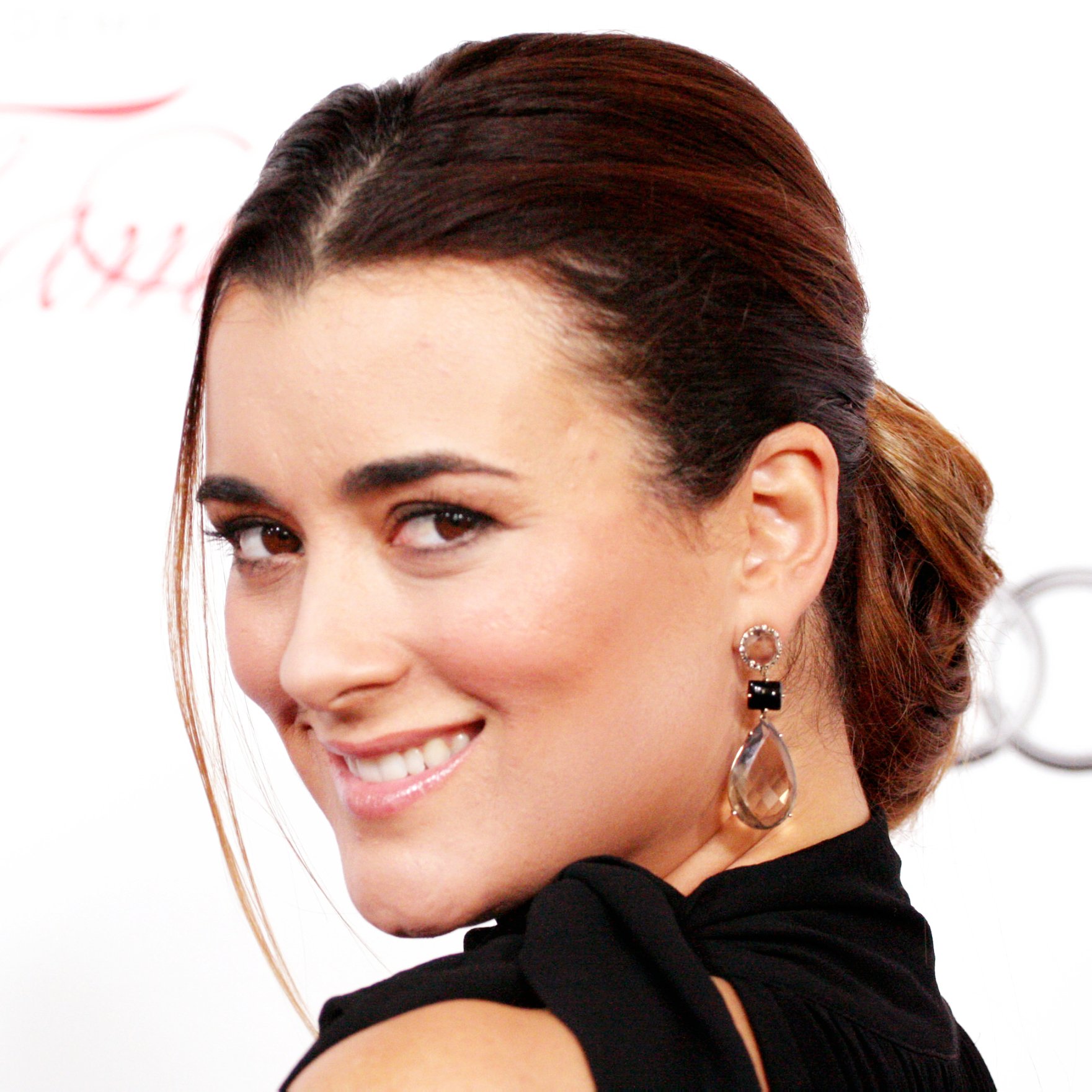 Happy Birthday, Cote de Pablo   She\s an incredible woman! 