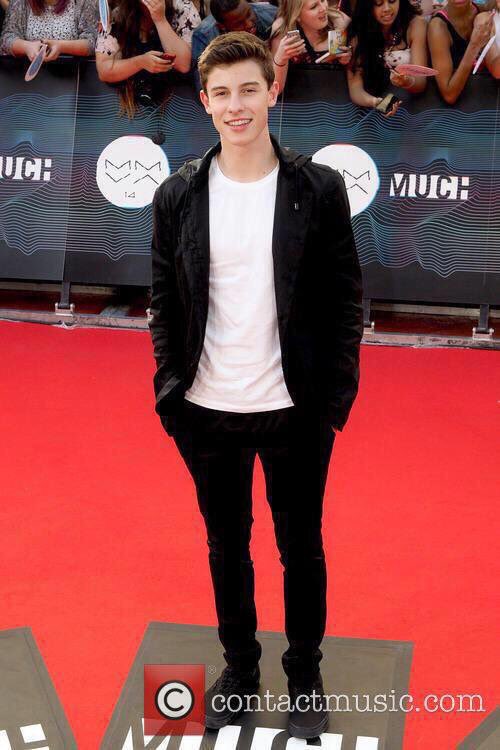 SmendesArmy's tweet photo. Watching Shawn grow as an artist makes me super emotional.....I’m so proud of him 😭 ! #MTVEMA https://t.co/q24uUGwU7l