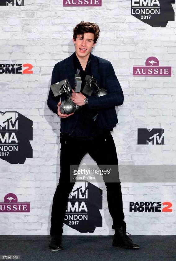 SmendesArmy's tweet photo. Watching Shawn grow as an artist makes me super emotional.....I’m so proud of him 😭 ! #MTVEMA https://t.co/q24uUGwU7l