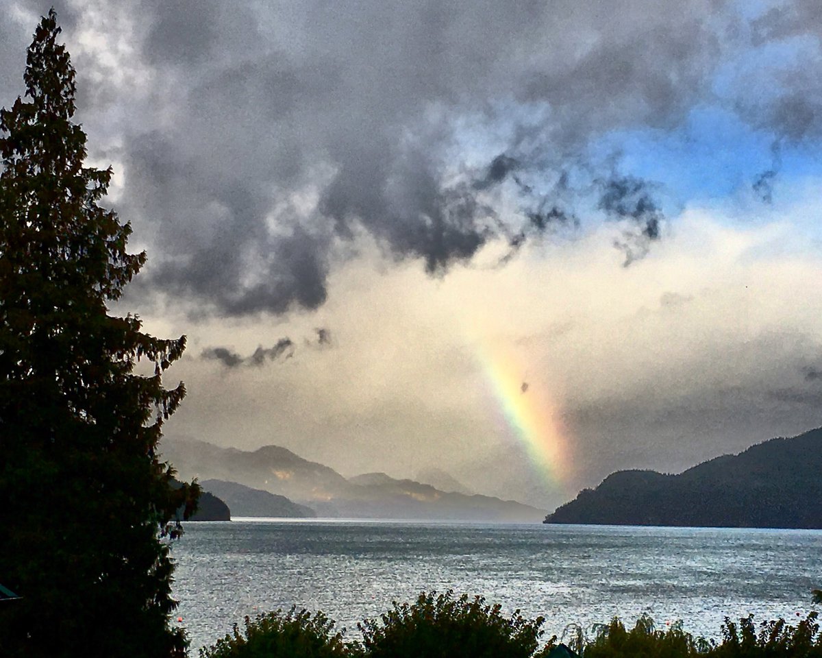 StephBlizzack's tweet photo. #BCFStormWatching taken @Harrisonhotspr https://t.co/3BARwjYnrD