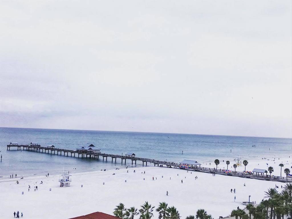 traveljenn's tweet photo. A gorgeous night in @myclearwaterbeachfl! One of my favorite beaches! .
.
#hosted #travel #travelblogger #clearwat… https://t.co/SJFpmfDJMc https://t.co/slT2osWn6I