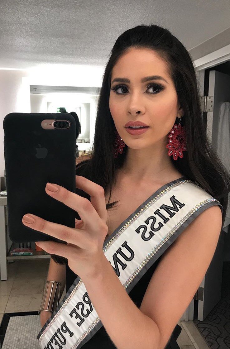 em_jewelry's tweet photo. Hermosa @danyeshka #mupr2017 🇵🇷luce pendientes #signature en guipure rojo❤️ de #EMatelier durante su competencia en #LasVegas ✨ #Earrings #ElaineMoreiraJewelry https://t.co/fosWnQdfxg