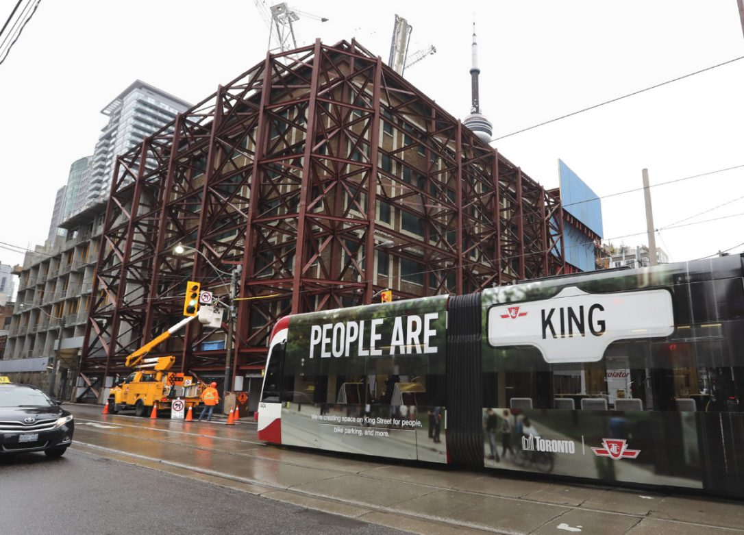 SamSchwartzEng's tweet photo. #KingStreetPilot starts today! Congrats to all who worked on implementing #Toronto's #TransitOnly Corridor - Street overhaul that puts transit first set to launch on King St. | @TorontoStar https://t.co/vQV5xsEv9t https://t.co/xWUuHdQLXt