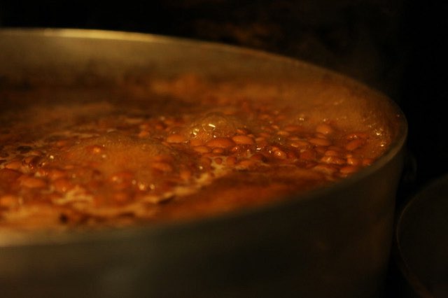 therealcasavega's tweet photo. Slow cooking on a Sunday. #sidedish #madewithlove #authenticmexicanfood #bringfriends #bringfamily #casavega https://t.co/obIIc8Rs0R