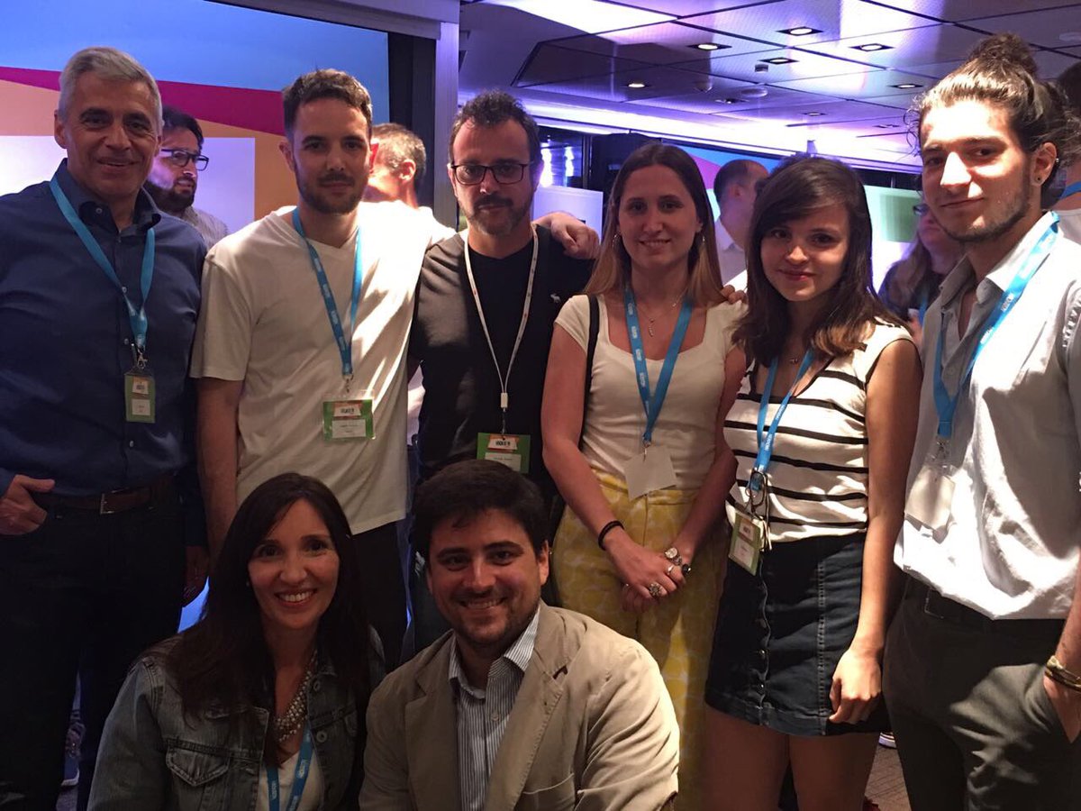_Semperti's tweet photo. @_semperti y @redhatarg en el #HackatonGalicia! https://t.co/czxxZa6XrE
