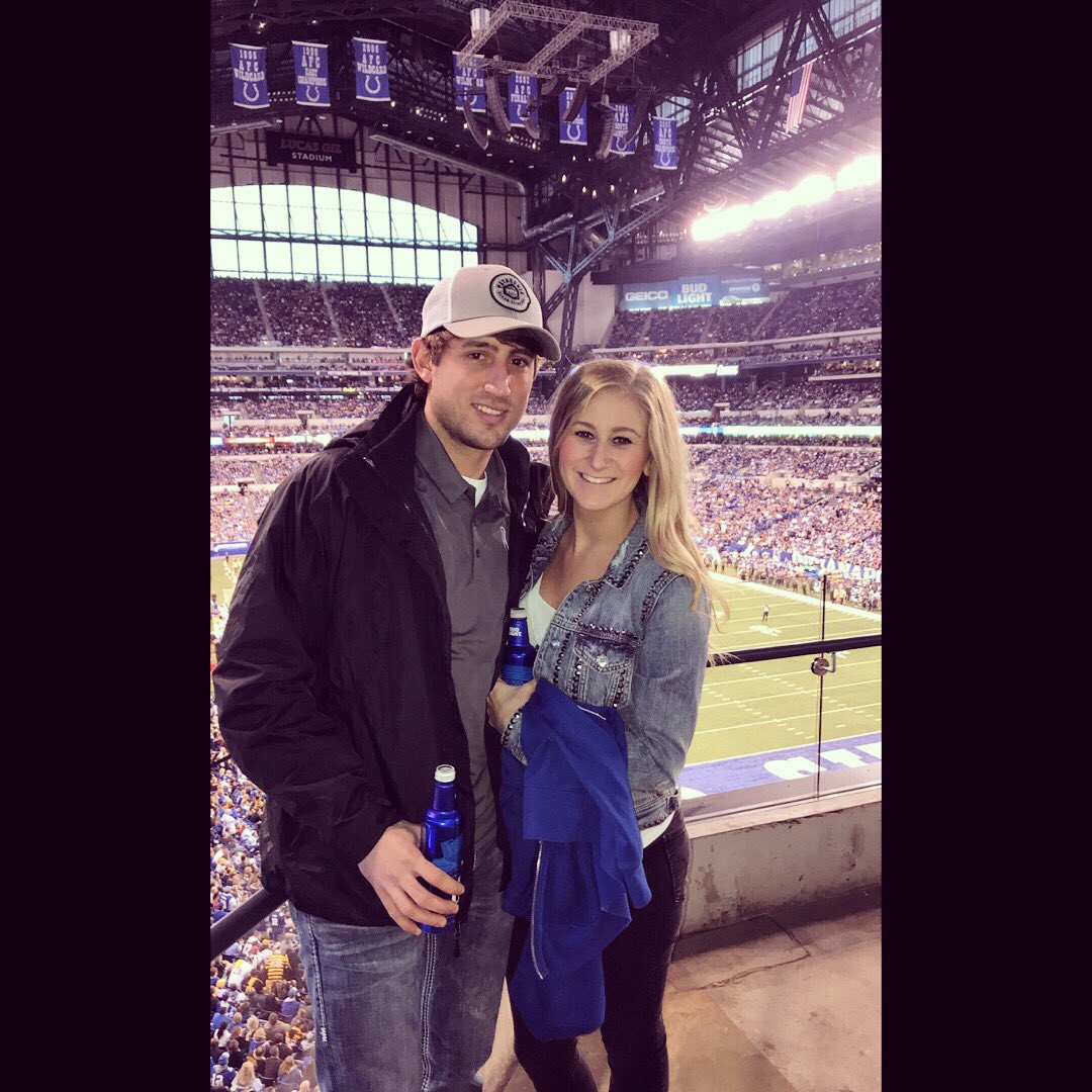 SaraWhiteRae's tweet photo. First NFL game https://t.co/sgnz8op1uJ