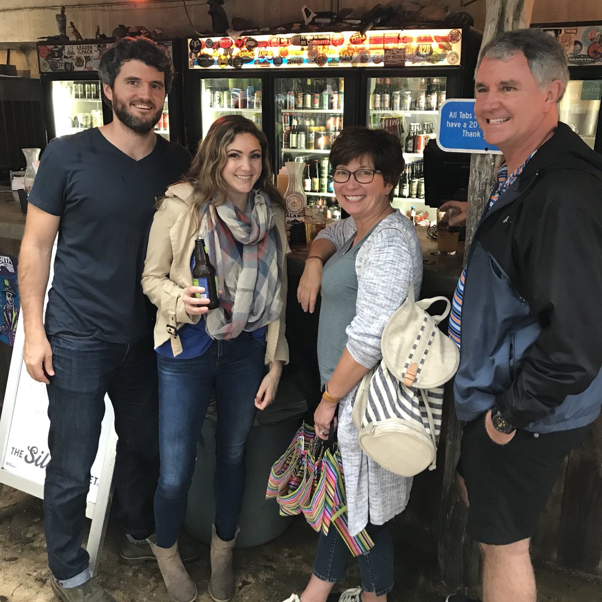 thefriendlyspot's tweet photo. Let’s be Friends #friendlybirthday #friendlypresents #craftbeer #friendlyeats #sundayfunday #southtown https://t.co/PQnimUCW0Q