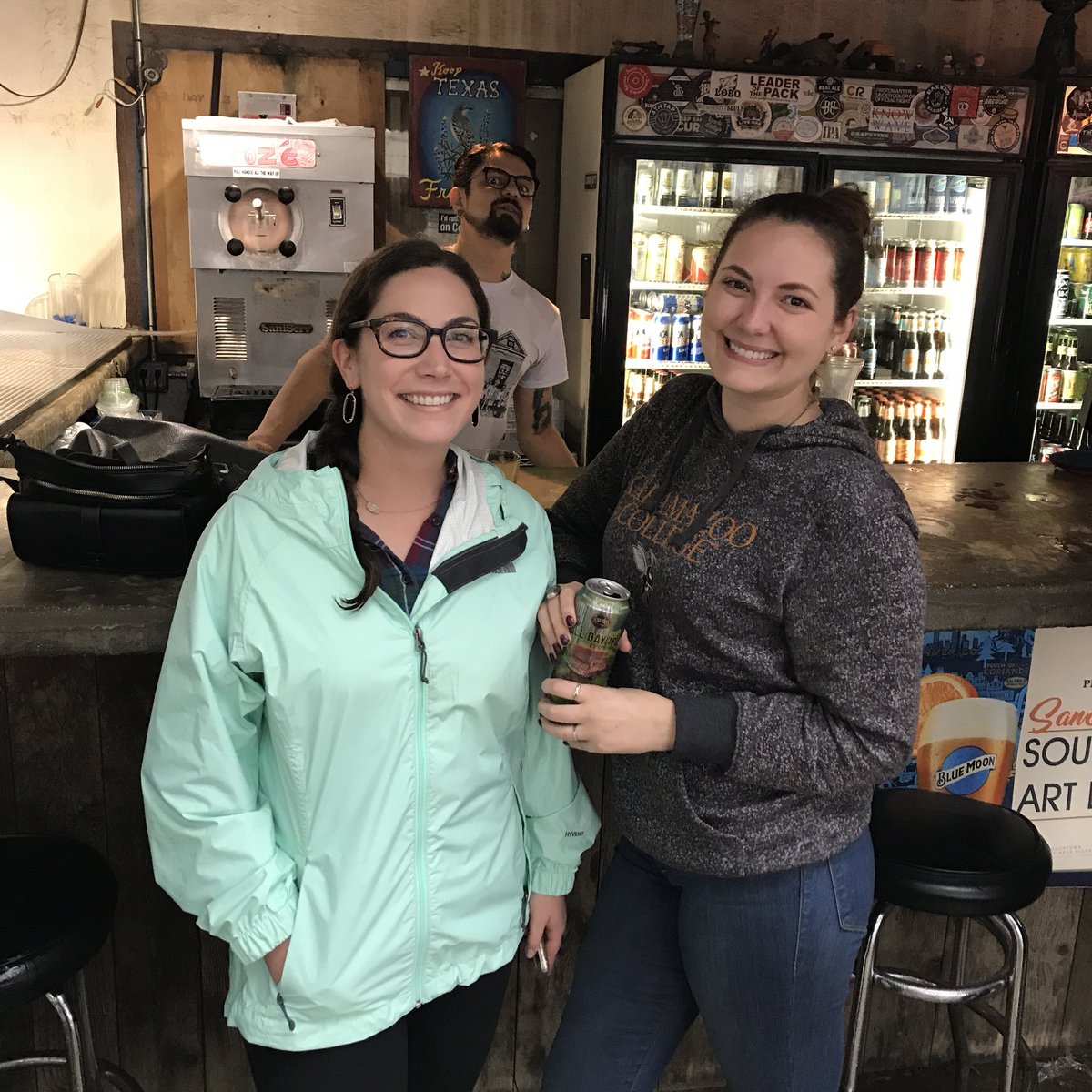 thefriendlyspot's tweet photo. Let’s be Friends #friendlybirthday #friendlypresents #craftbeer #friendlyeats #sundayfunday #southtown https://t.co/PQnimUCW0Q