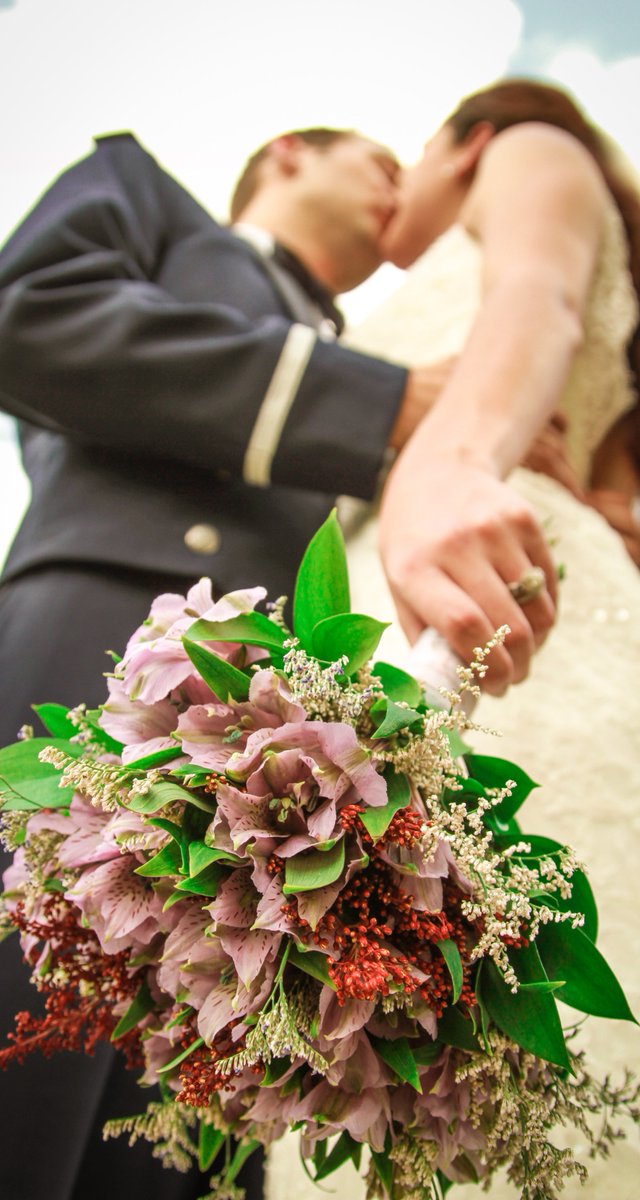 EverlastElope's tweet photo. Check out our amazing florist Ms. Erin Rose, whose bouquets we feature in our San Antonio Weddings!

https://t.co/OeNFiIGNKJ https://t.co/C2PAImKduQ