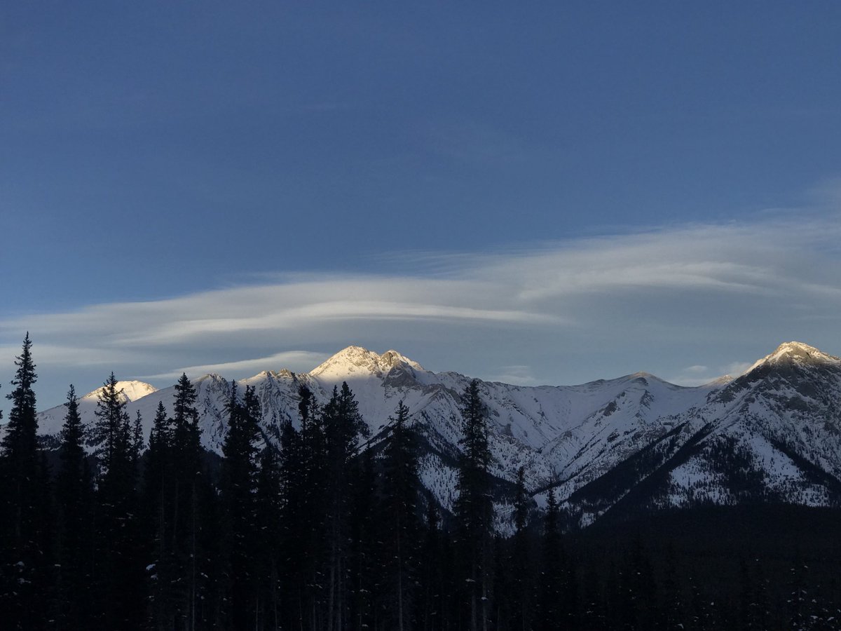 Washed_Up's tweet photo. -1c and a bit of a#Chinook arch above #MtLorette in #Kananaskis valley #abstorm https://t.co/gZ6jreTq2r