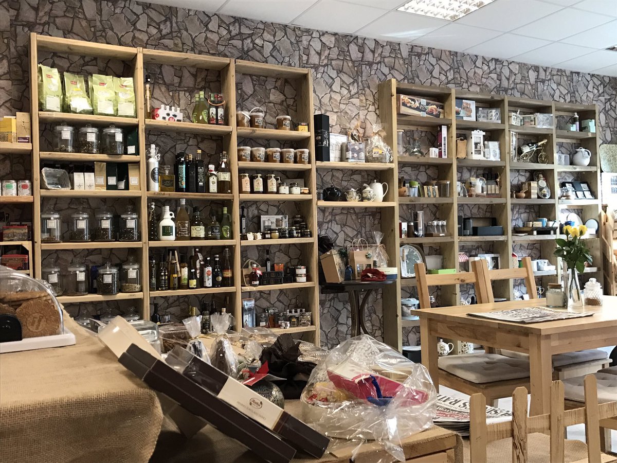 NostimoDeli's tweet photo. 🌤

We sell honey and oils in addition to coffee beans and loose leaf tea. #Cafe ☕️  #cooking #ingredients #presents #Christmas2017 https://t.co/2MksKxpXY4