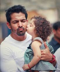 Jaspersmilearti's tweet photo. @harsha_actor *super* #superLuck @harsha 👮
waitngg for #Paltan 
wish for you n your #Paltan
keeep shine baba...... loveeee❤️ https://t.co/ZVjt1VyDZL