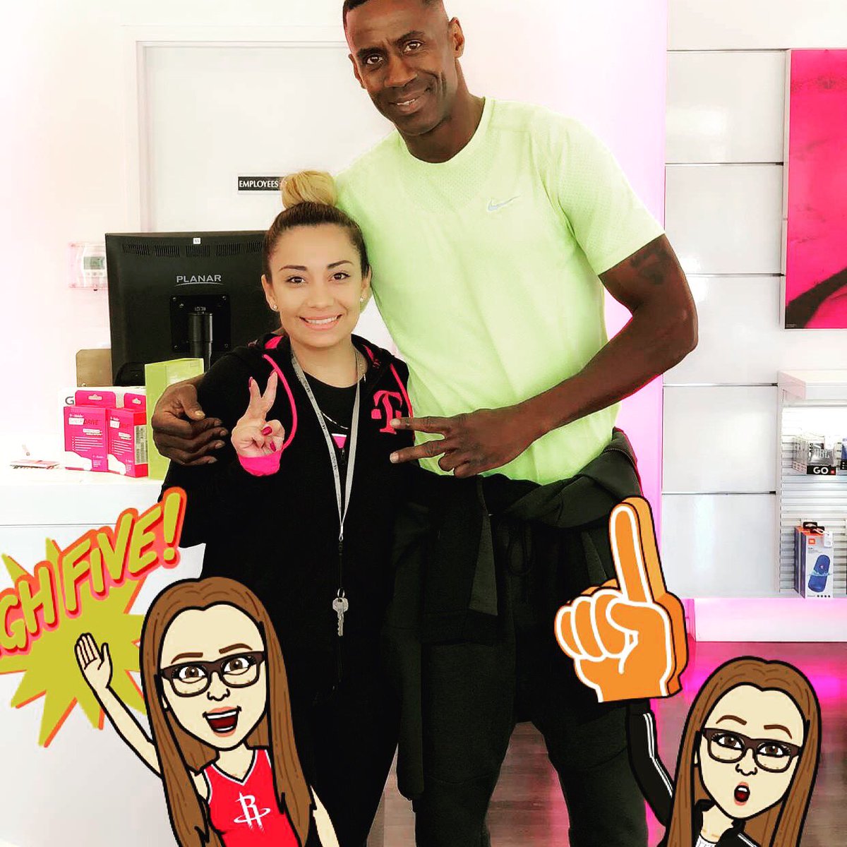 YudithSa10's tweet photo. @VernonMaxwell11 paid us a visit today @TMobile on 1960! https://t.co/twJfecRArK