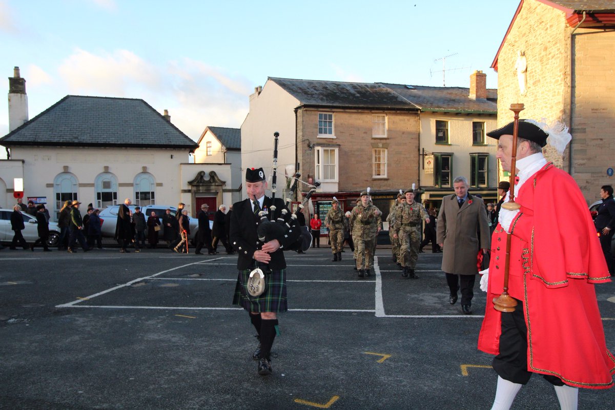 BagpiperInWales's tweet photo. #RemembranceDay w #RoyalBritishLegion #HayOnWye today StMary's & the Cenotaph for the Last Post, 2 Mins Silence, Wreath Laying &
#KohimaEpitaph
#SouthWales #Bagpipes #Hereford #Brecon #Cardiff #ValeofGlamorgan #NewportWales #Newport #Swansea #Bridgend #Cheptow #Bristol #RBL https://t.co/NGnDgMuryY