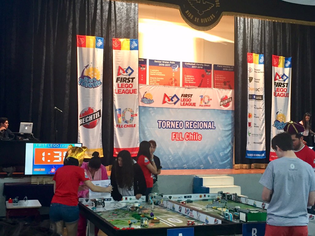 patrvera's tweet photo. Aquí acompañando a mi hijo en el Torneo Regional #Firstlegoleague #fllchile #robótica #colegiotrewhelas 💪🏻 https://t.co/VpPf3XZgCf