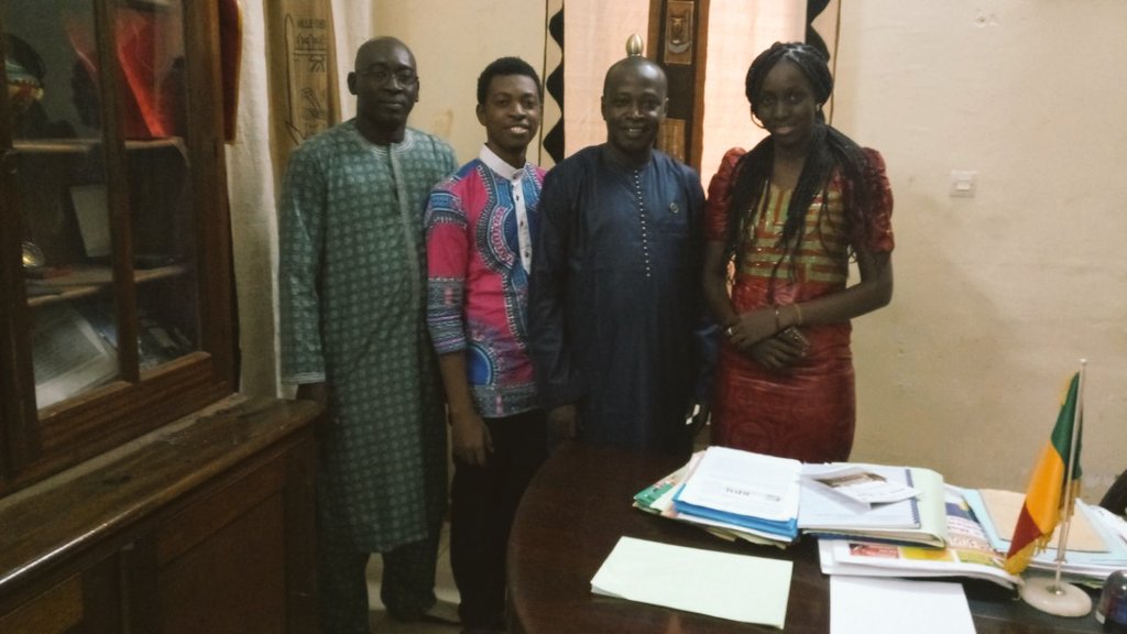 Araba_Coulibaly's tweet photo. Reçu à la mairie ds un cadre d'échange, rencontre avc les chefs des divisions et l maire #NouhoumDiarra #LogicielsLibres 🌍🌍 https://t.co/U8XMAN4Nl2